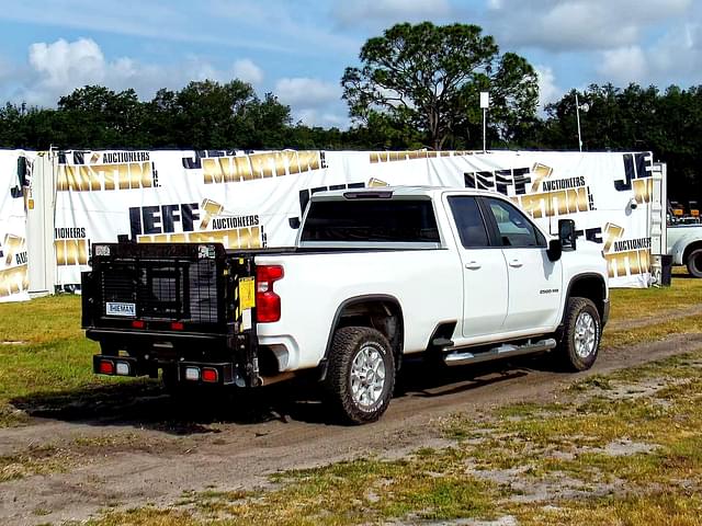 Image of Chevrolet Silverado equipment image 4