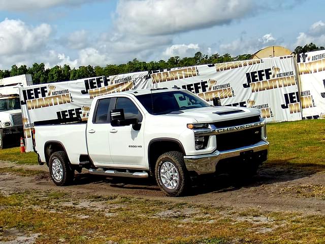 Image of Chevrolet Silverado equipment image 2