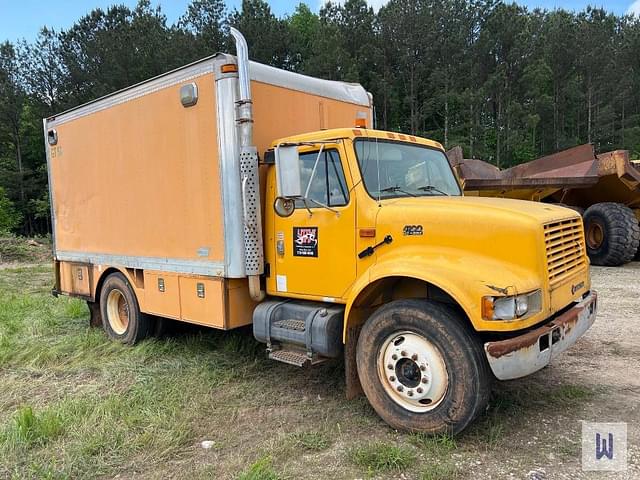 Image of International 4900 equipment image 2