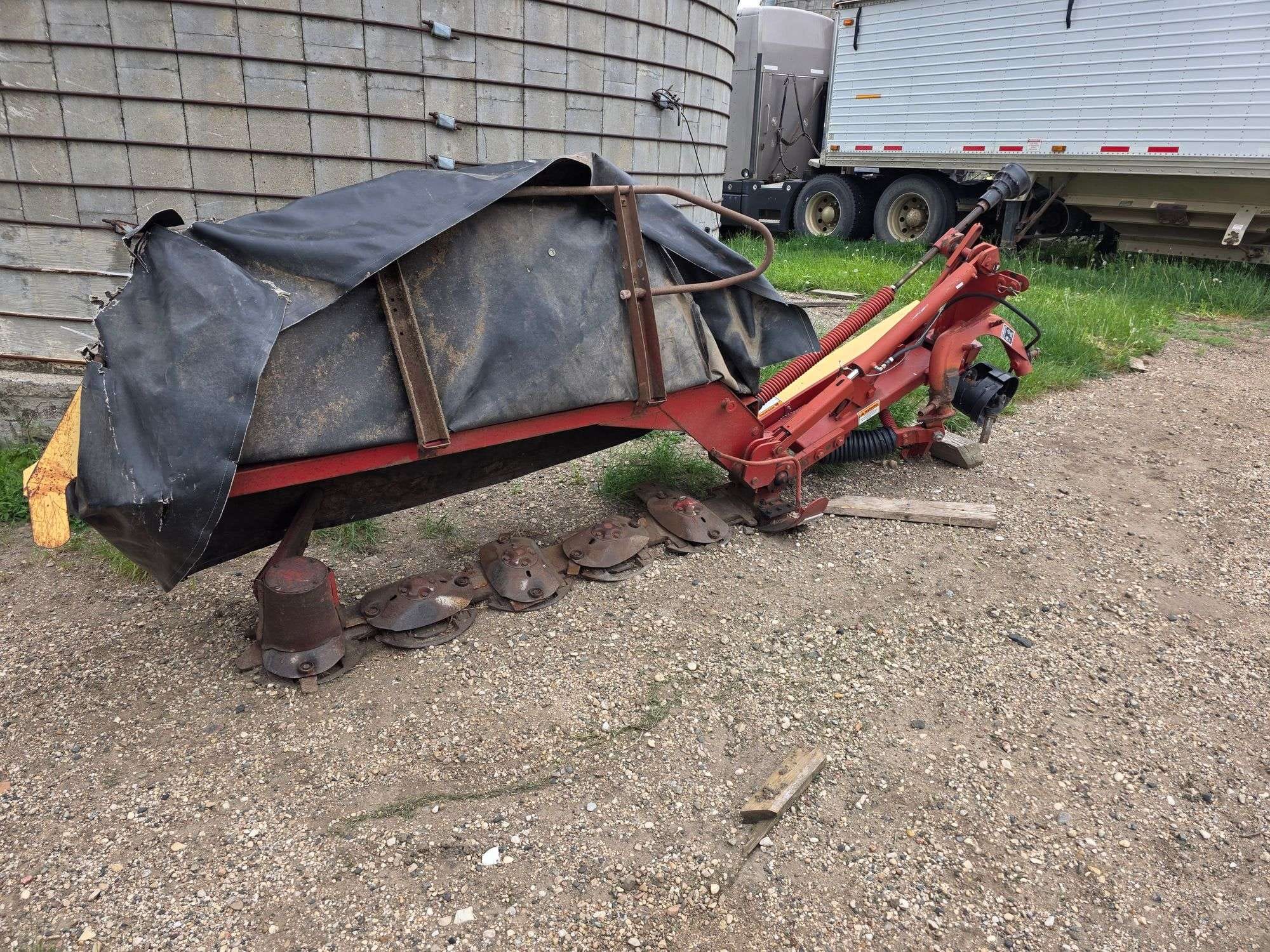 New Holland 615 Equipment Image0