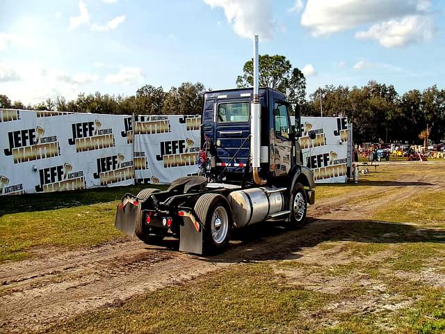 Image of Volvo VNM equipment image 4