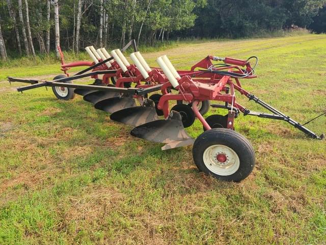 Image of International Harvester 770 equipment image 1