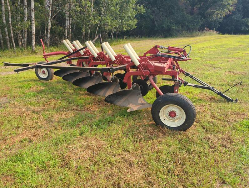 Image of International Harvester 770 Primary image