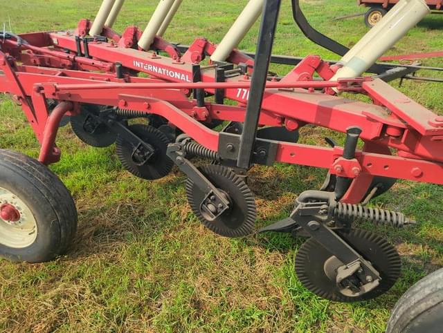 Image of International Harvester 770 equipment image 4