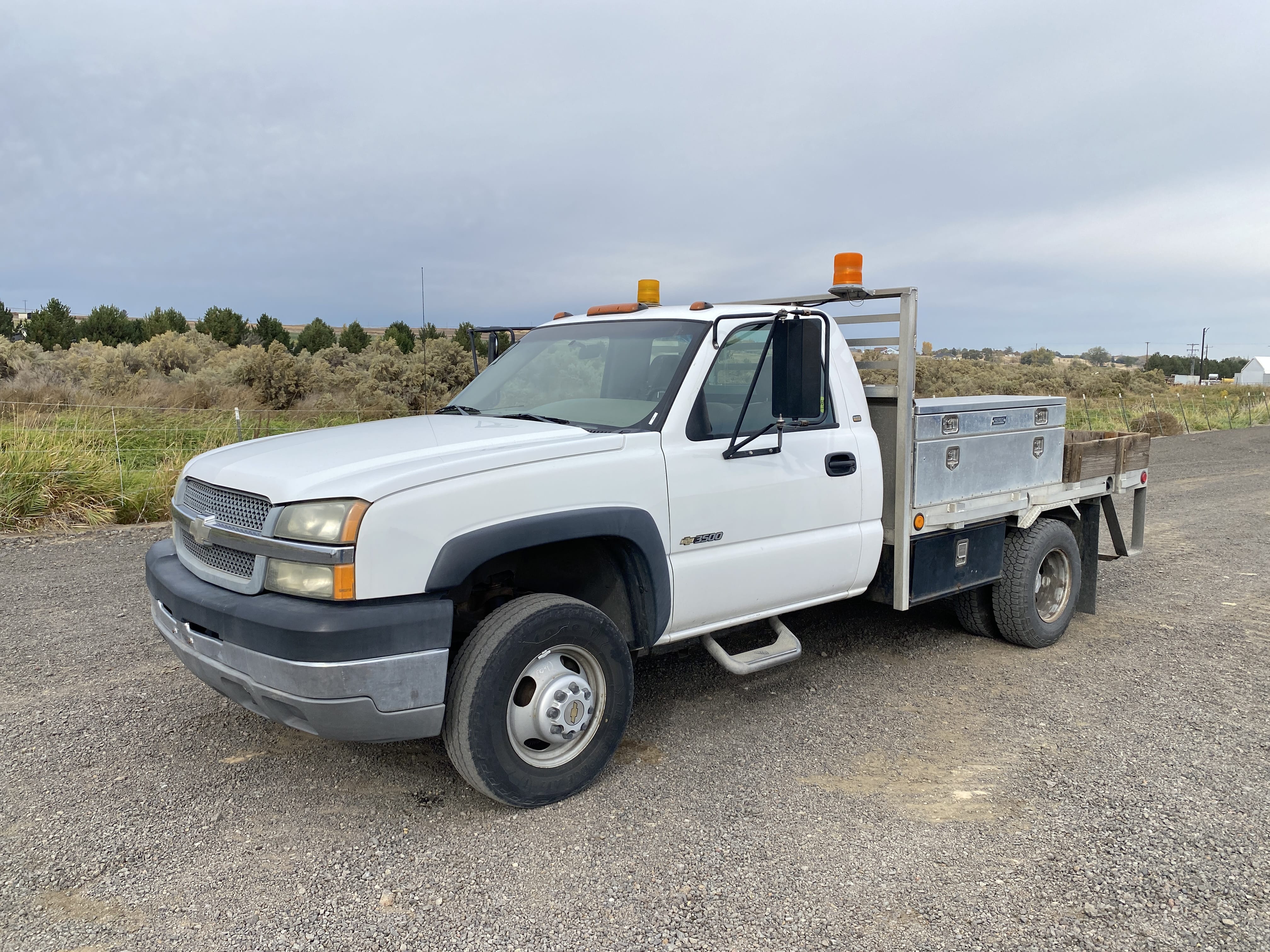 2004 Chevrolet 3500 Equipment Image0
