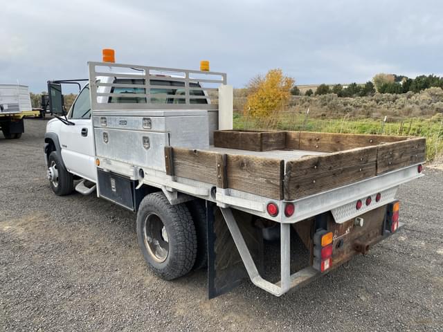 Image of Chevrolet 3500 equipment image 2