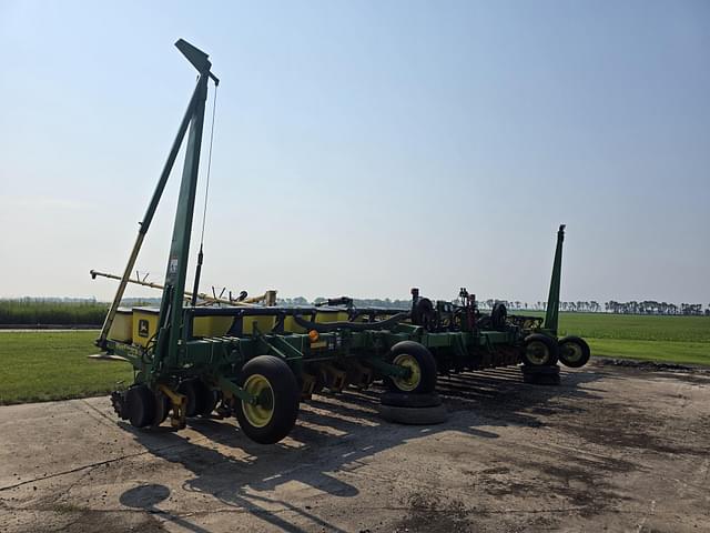 Image of John Deere 1710 equipment image 1