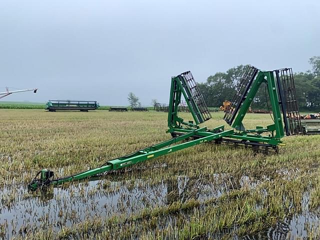 Image of John Deere 200 equipment image 1