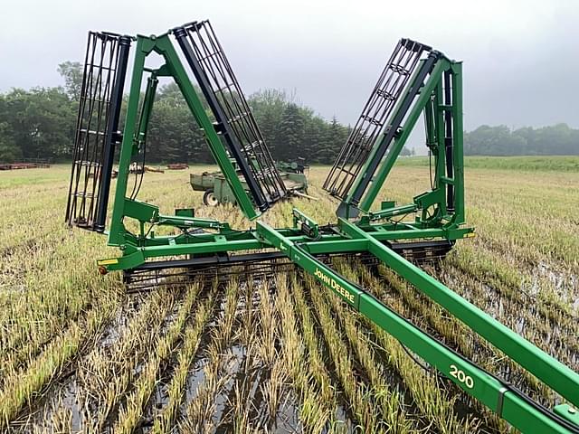 Image of John Deere 200 equipment image 2