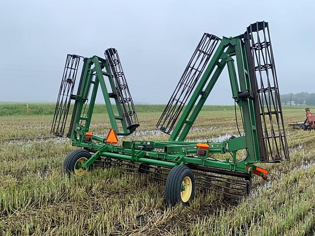 Image of John Deere 200 equipment image 3