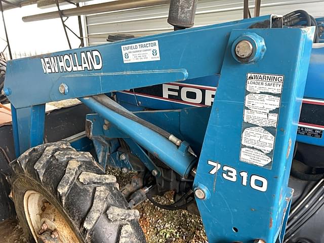 Image of Ford 3930 equipment image 2