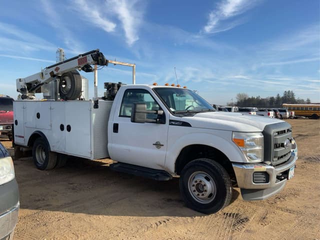 Image of Ford F-350 equipment image 3