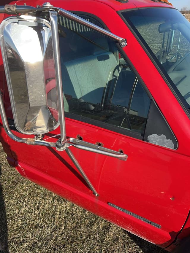 Image of GMC 3500 equipment image 3