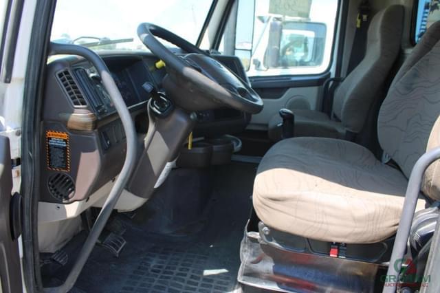 Image of Volvo VNL equipment image 4