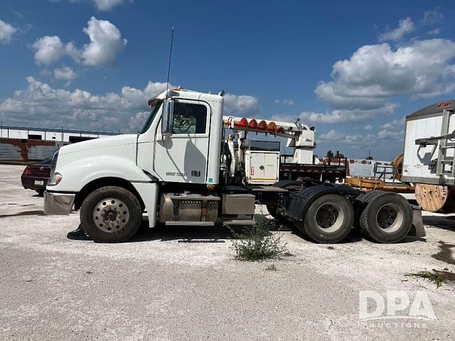 Image of Freightliner Columbia equipment image 3