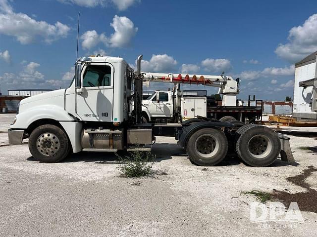 Image of Freightliner Columbia equipment image 4