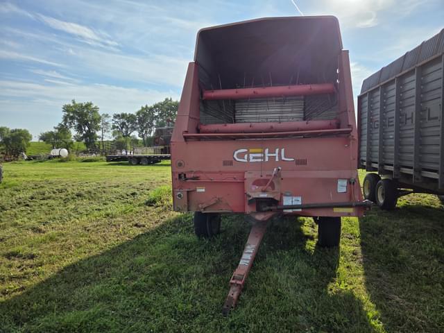 Image of Gehl 980 equipment image 1