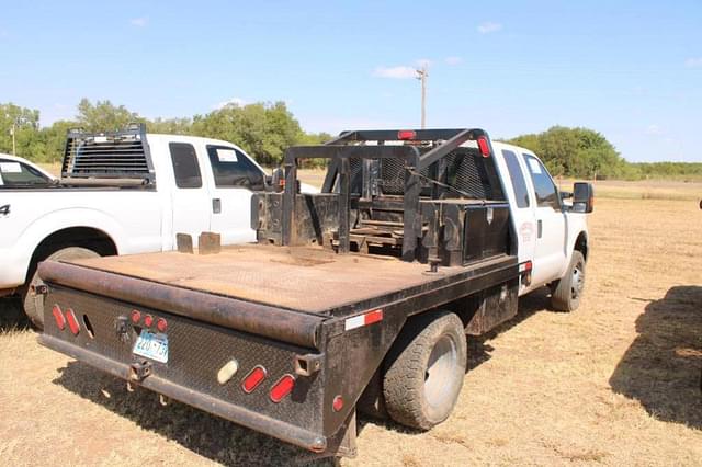 Image of Ford F-350 equipment image 1