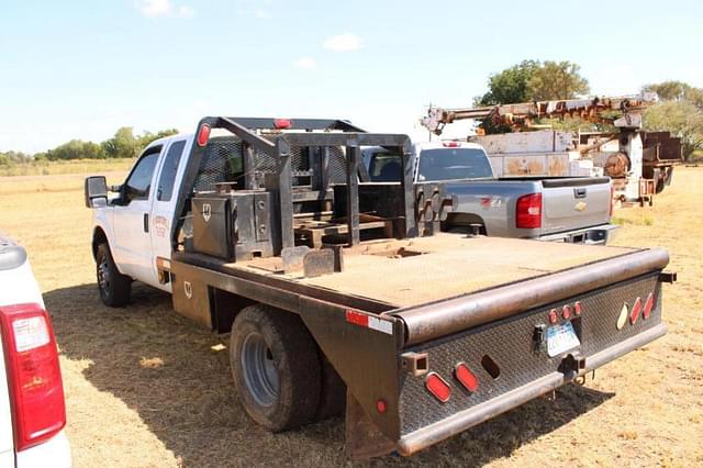 Image of Ford F-350 equipment image 2