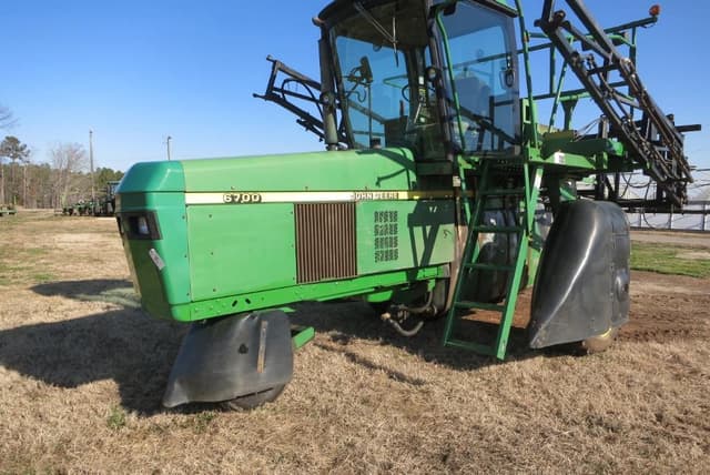 Image of John Deere 6700 equipment image 1