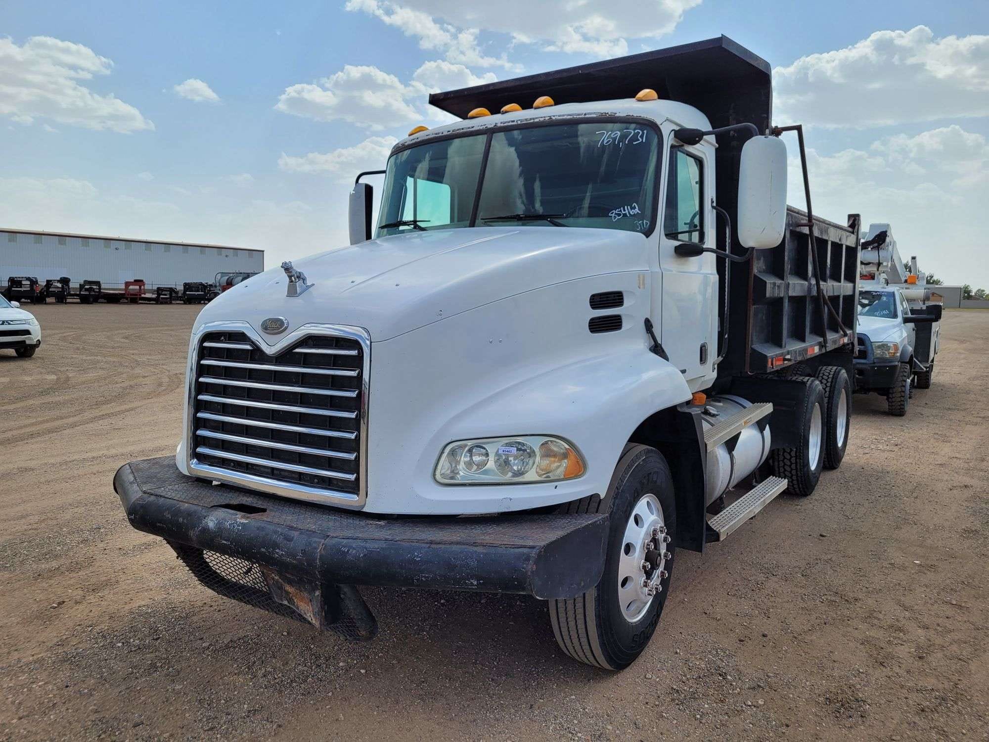 2000 Mack CX613 Equipment Image0