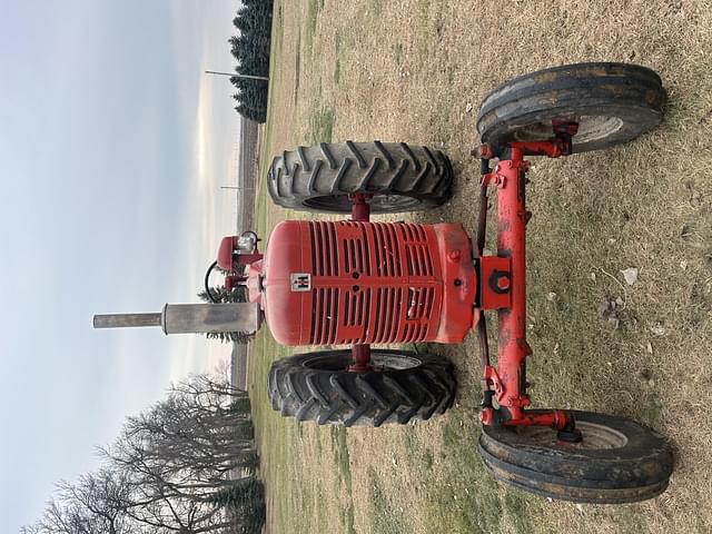 Image of Farmall Super MD equipment image 1