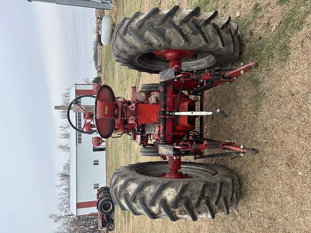 Image of Farmall Super MD equipment image 3