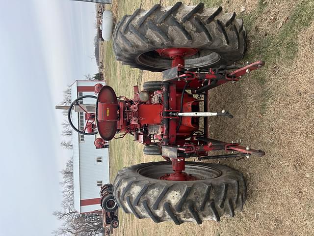 Image of Farmall Super MD equipment image 4
