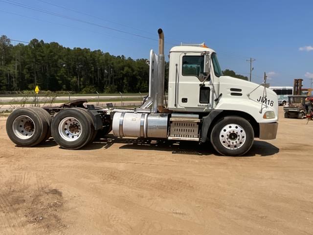 Image of Mack CXU613 equipment image 3
