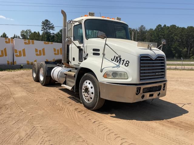 Image of Mack CXU613 equipment image 2