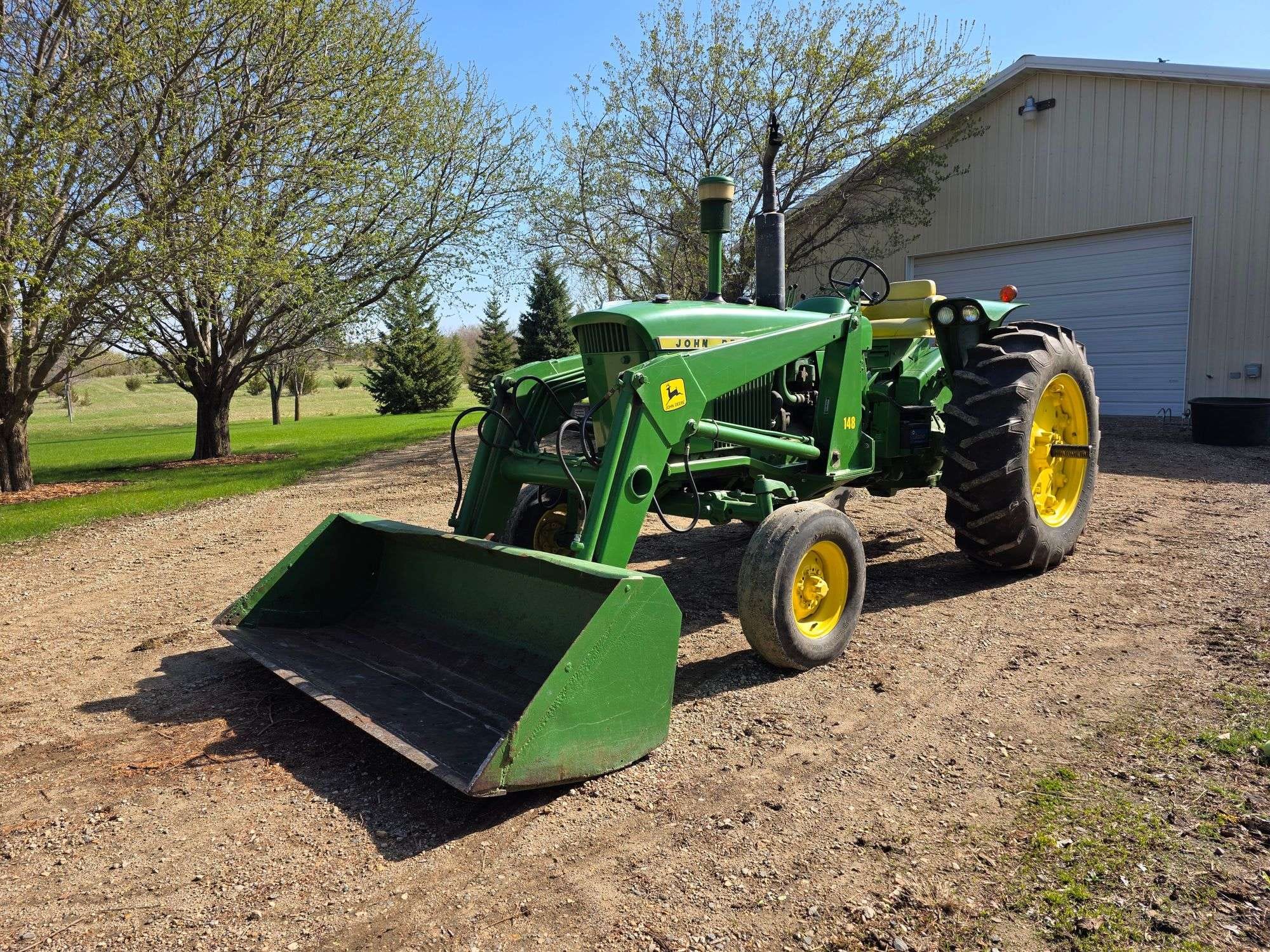 1968 John Deere 3020 Equipment Image0