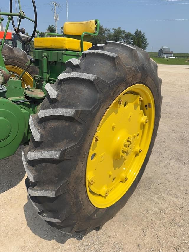 Image of John Deere 520 equipment image 1