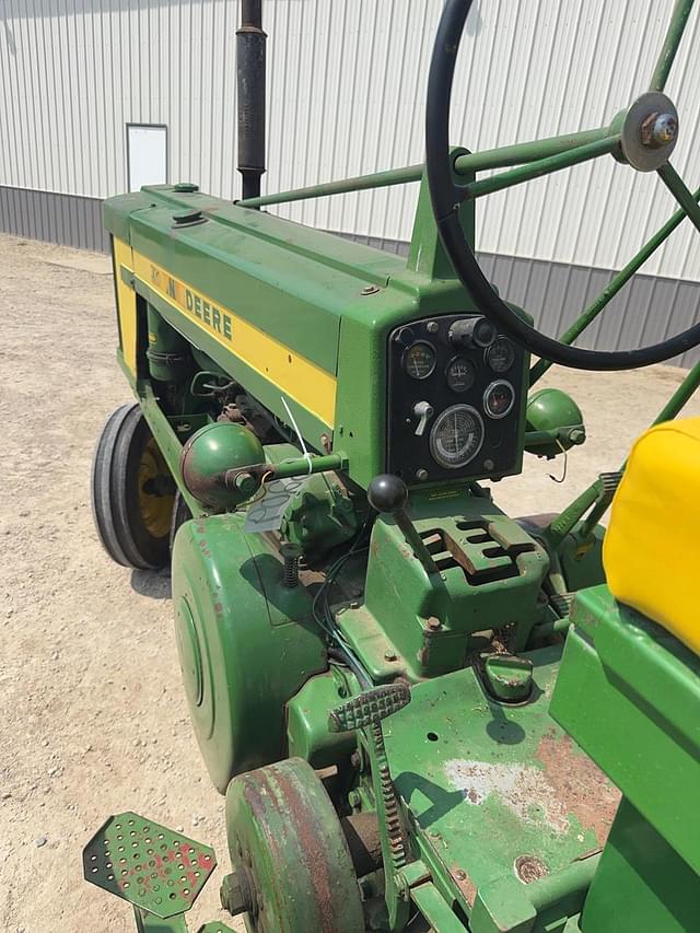 Image of John Deere 520 equipment image 3