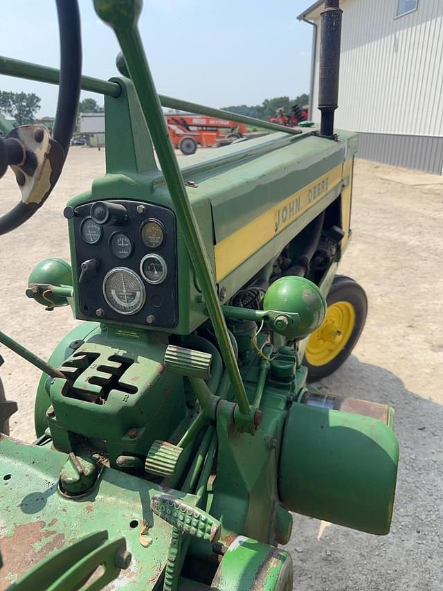 Image of John Deere 520 equipment image 4