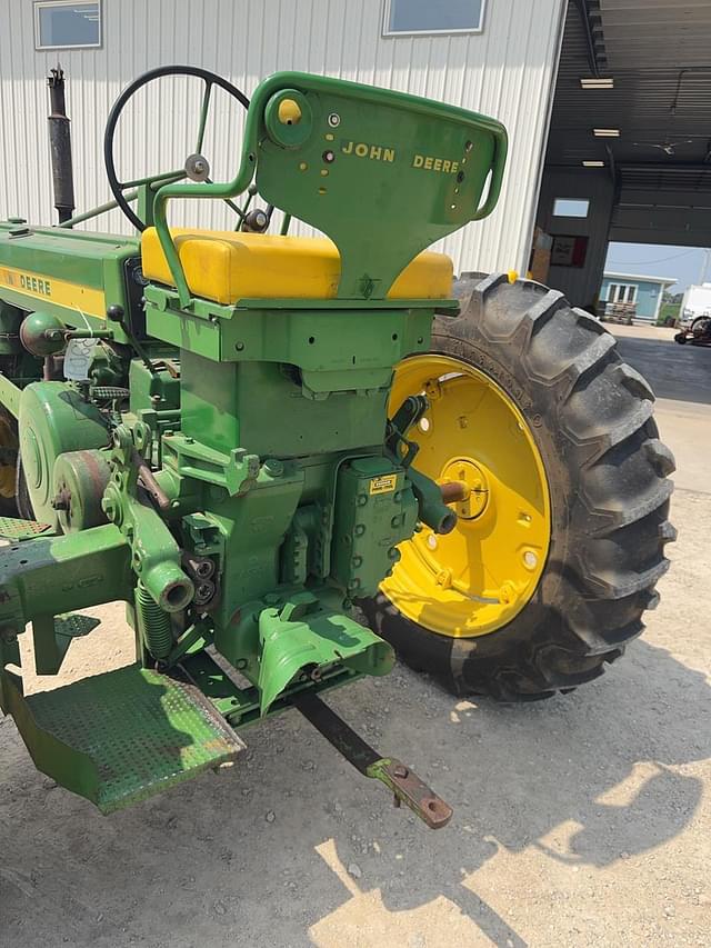 Image of John Deere 520 equipment image 2