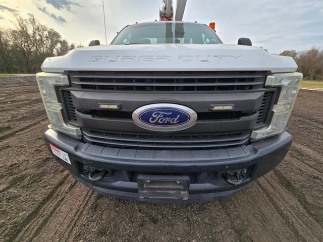 Image of Ford F-550 equipment image 2