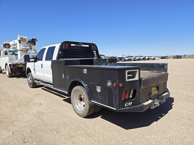 Image of Ford F-350 equipment image 4