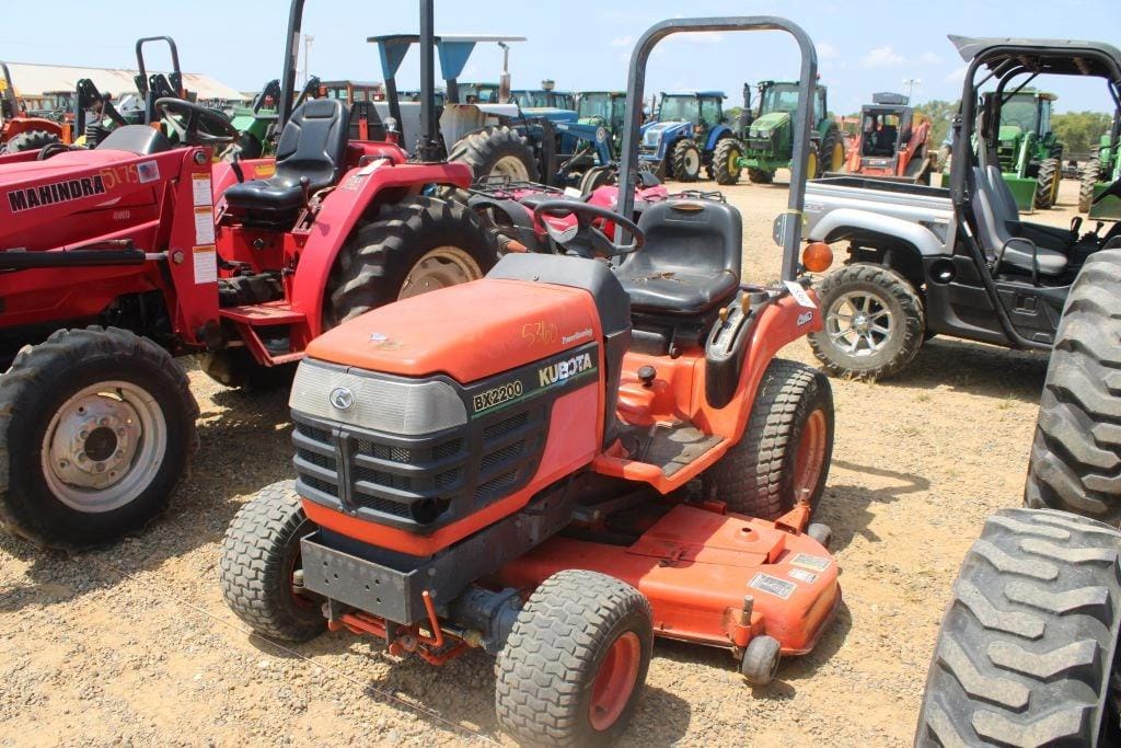 Kubota BX2200 Equipment Image0
