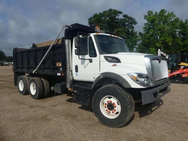 Image of International 7400 equipment image 1