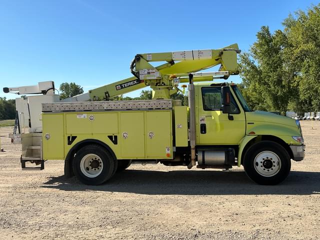 Image of International 4300 equipment image 3