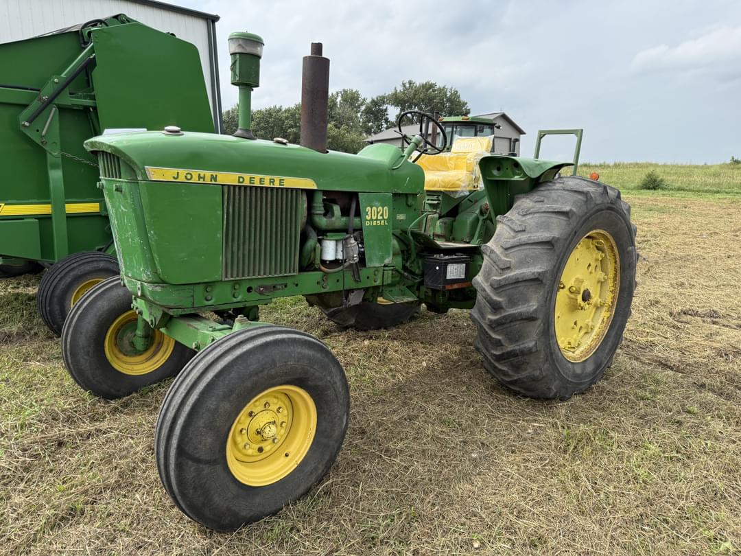 Image of John Deere 3020 Primary image