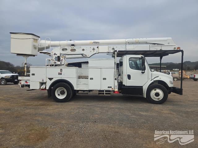 Image of Freightliner M2 106 equipment image 3