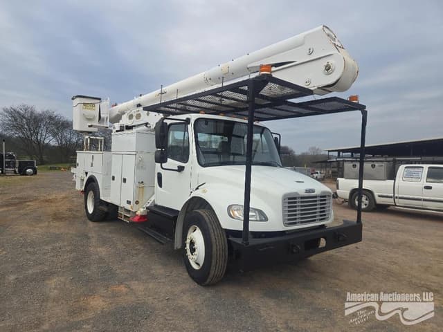Image of Freightliner M2 106 equipment image 4