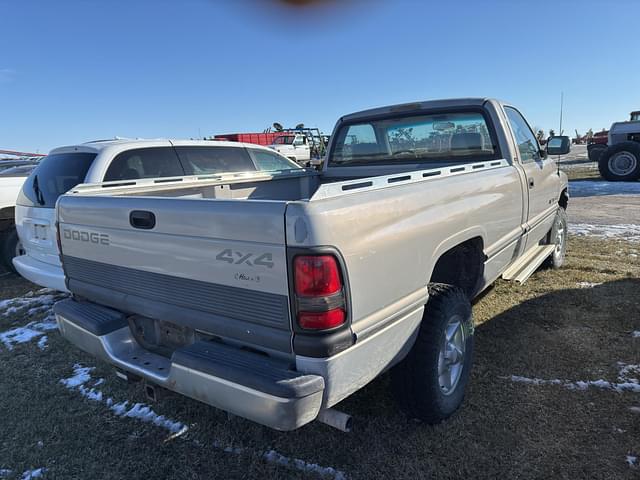 Image of Dodge Ram 1500 equipment image 4