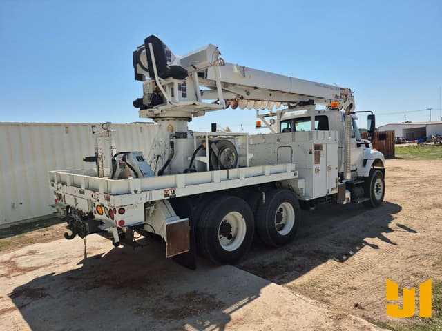 Image of International 7400 equipment image 4