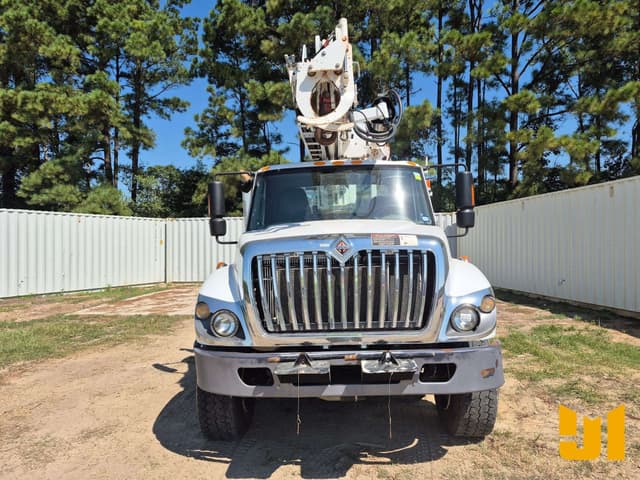 Image of International 7400 equipment image 1