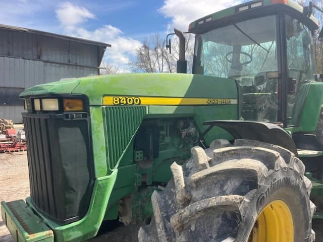 Image of John Deere 8400 equipment image 2