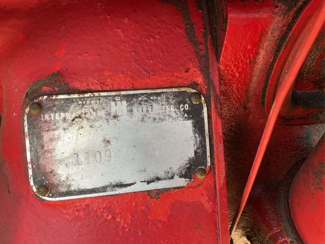 Image of Farmall 350 equipment image 3