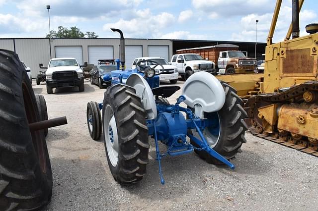 Image of Ford 2000 equipment image 3