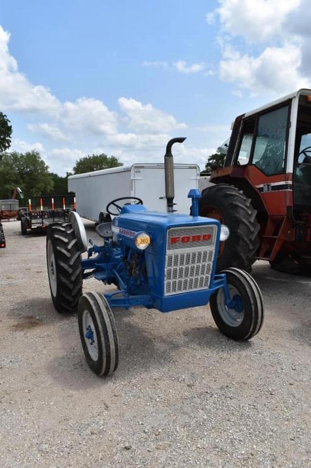 Image of Ford 2000 equipment image 1